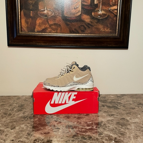 SHOES - Picture 11 of 16